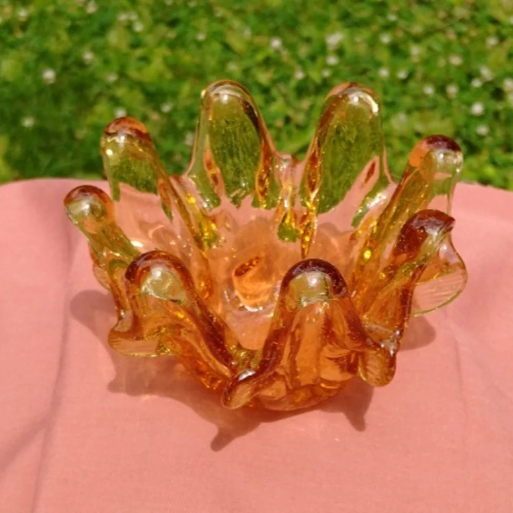 L E Smith Amber Art Glass Swung Bowl 5 Inch Pinched Fingers Simplicity Vintage
